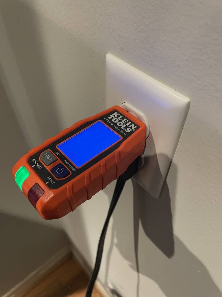 GFCI outlet tester showing correct wiring on a home outlet